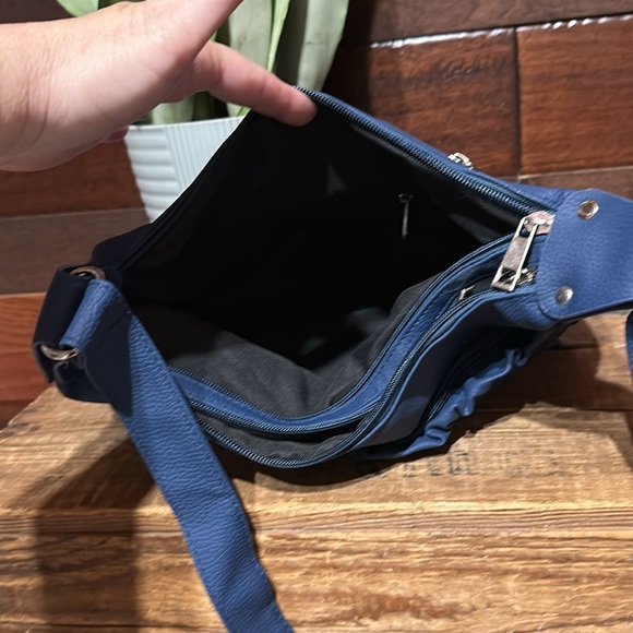 NWOT No Brand Tag Medium Navy Blue Shoulder Bag with Adjustable Strap - Picture 8 of 9